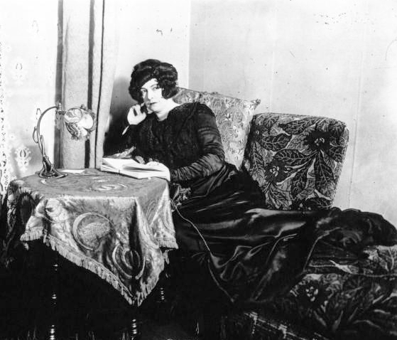 Mendes Jane Catulle 1909.jpg